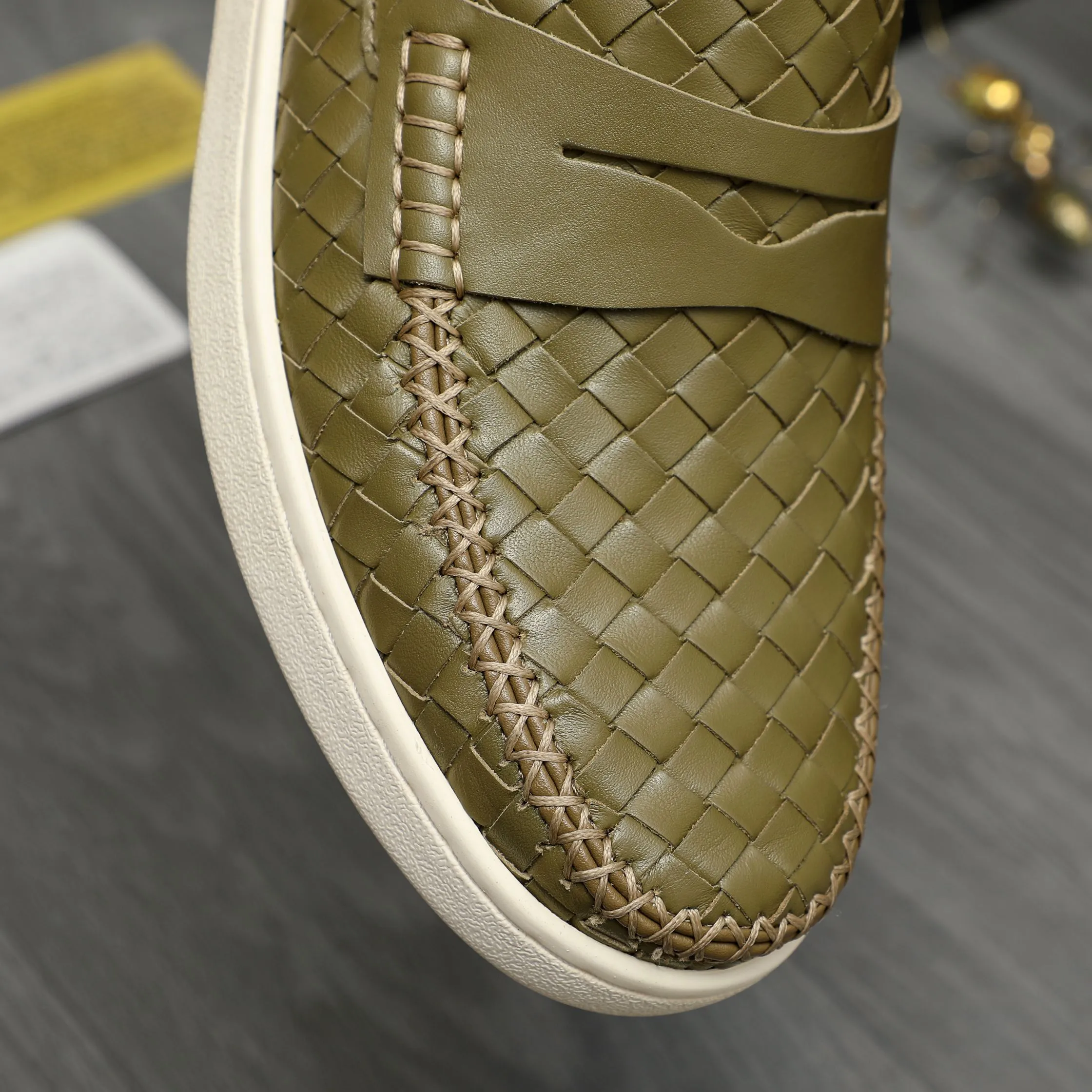 Men's shoes 💰500 Product trademark: BV "Bottega Veneta" woven slip-on casual men's shoes Regular size: 38-45 (custom-made 45 non-returnable) Product materials: Selected woven cowhide upper, cowhide lining, rubber outsole